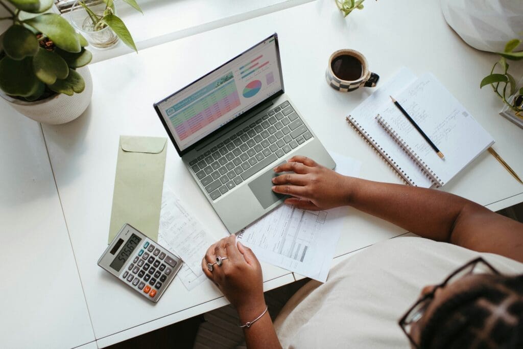 Gainsight Vs Evaluationshub: Choose the Best Tool